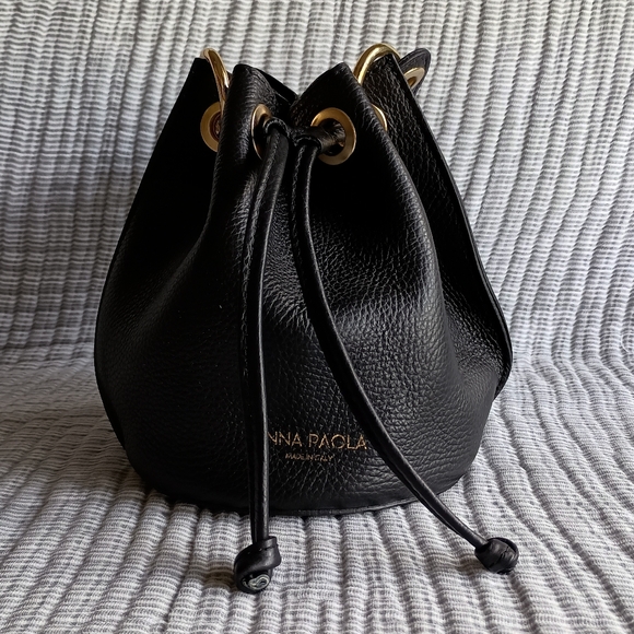 Bucket crossbody bag - Picture 2 of 15